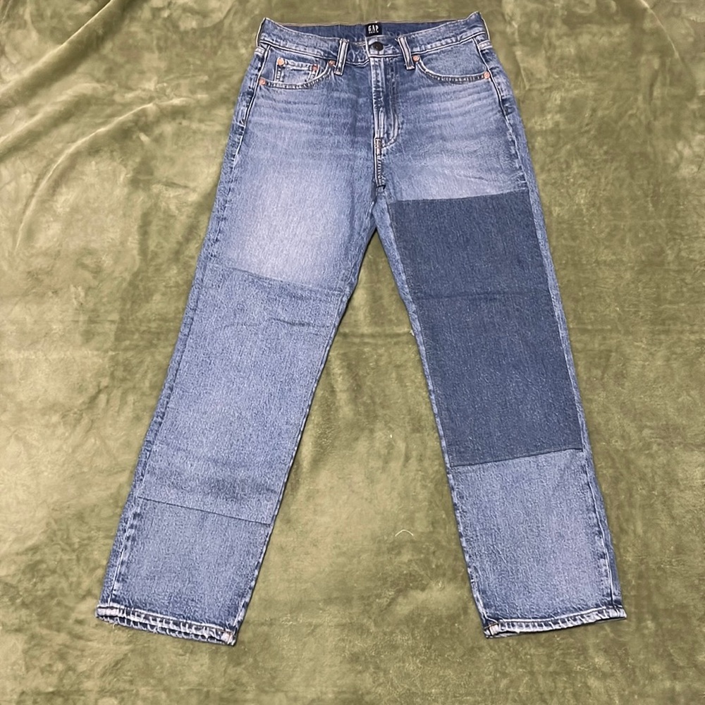 Gap denim size 4 cheeky straight, medium wash